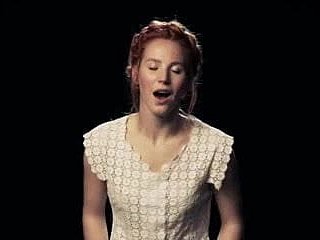 Girlband Adam يحصل على هزة الجماع أثناء الغناء
