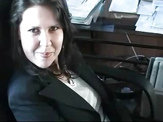 Menelan di kantor